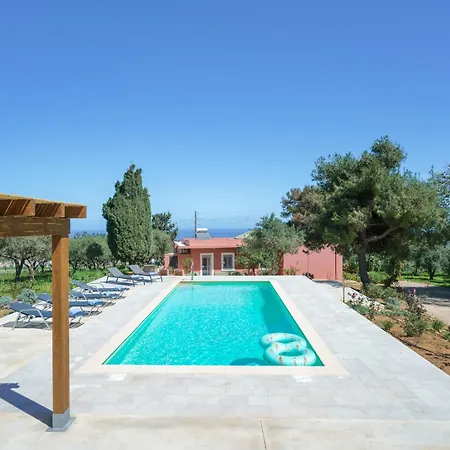 Ferienhaus Charming Spacious House, 5min From Rethymno! *