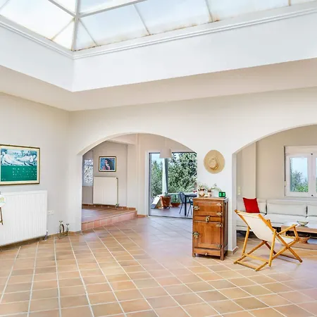 Ferienhaus Charming Spacious House, 5min From Rethymno! *