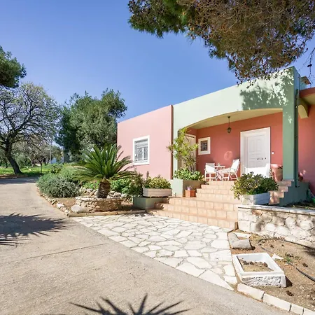 Ferienhaus Charming Spacious House, 5min From Rethymno! *